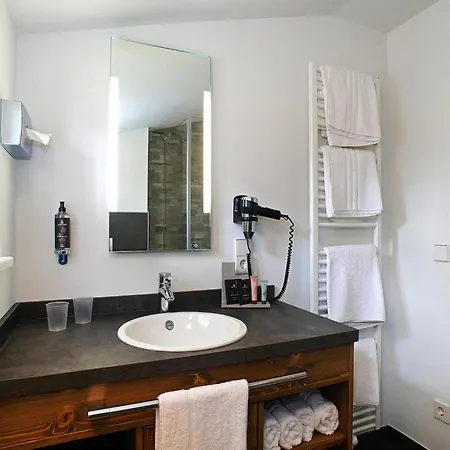 Semi Detached Turf House בית נופש *