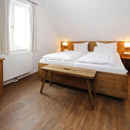 Semi-detached Houses, Turf House Feriehus *