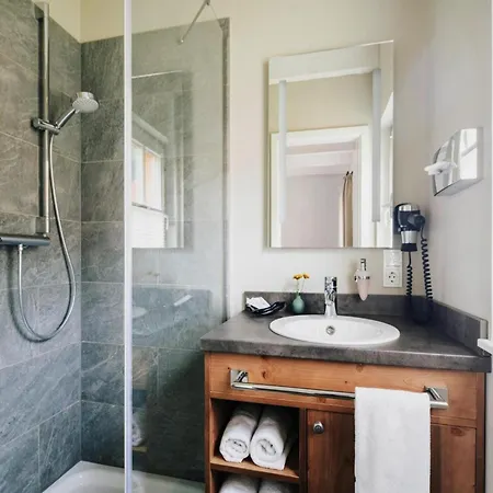 Semi-detached Houses, Turf House 托夫豪斯