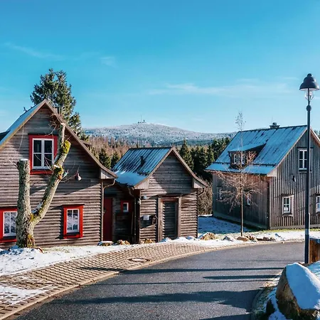 Semi-detached Houses, Turf House 度假居 *
