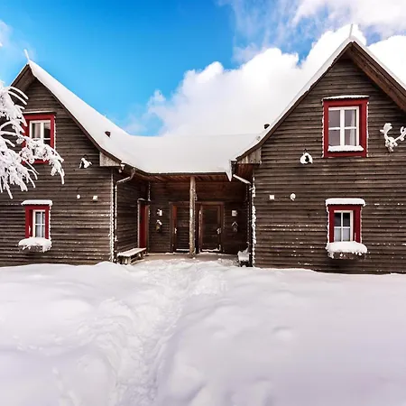 Semi-detached Houses, Turf House 度假居