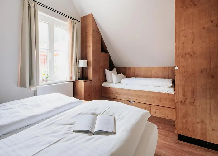 Semi-detached Houses, Turf House 托夫豪斯