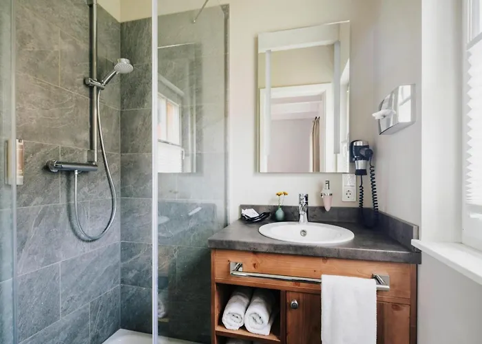 Semi-detached Houses, Turf House 托夫豪斯