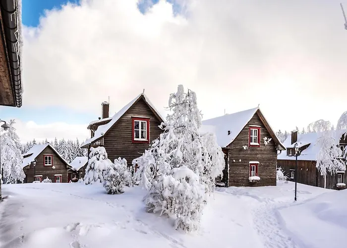 度假居 Semi-detached Houses, Turf House