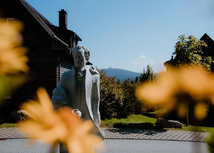 Semi-detached Houses, Turf House בית נופש *