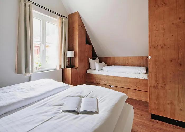 度假居 Semi-detached Houses, Turf House *