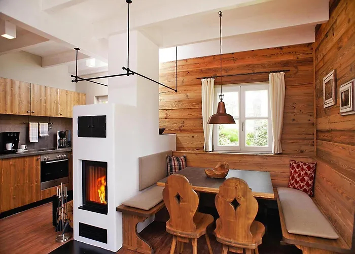 Semi-detached Houses, Turf House 托夫豪斯