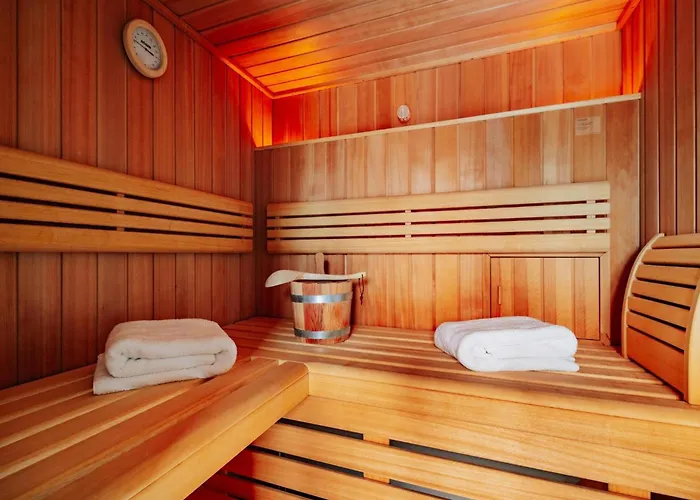 Semi-detached Houses, Turf House 托夫豪斯